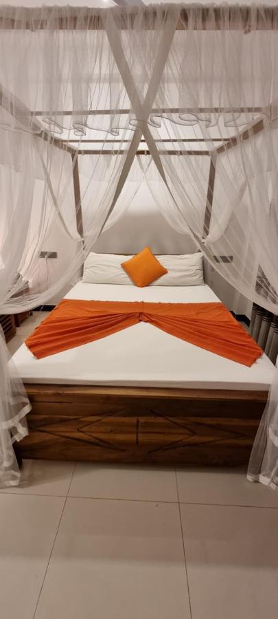 Bed and Breakfast Maduranga N Guest Mirissa Esterno foto