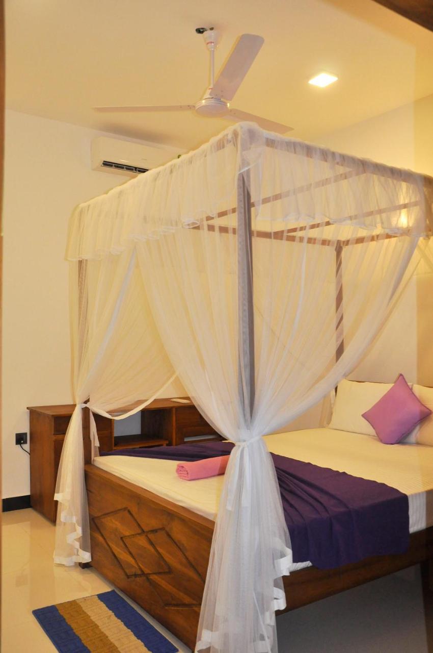 Bed and Breakfast Maduranga N Guest Mirissa Esterno foto