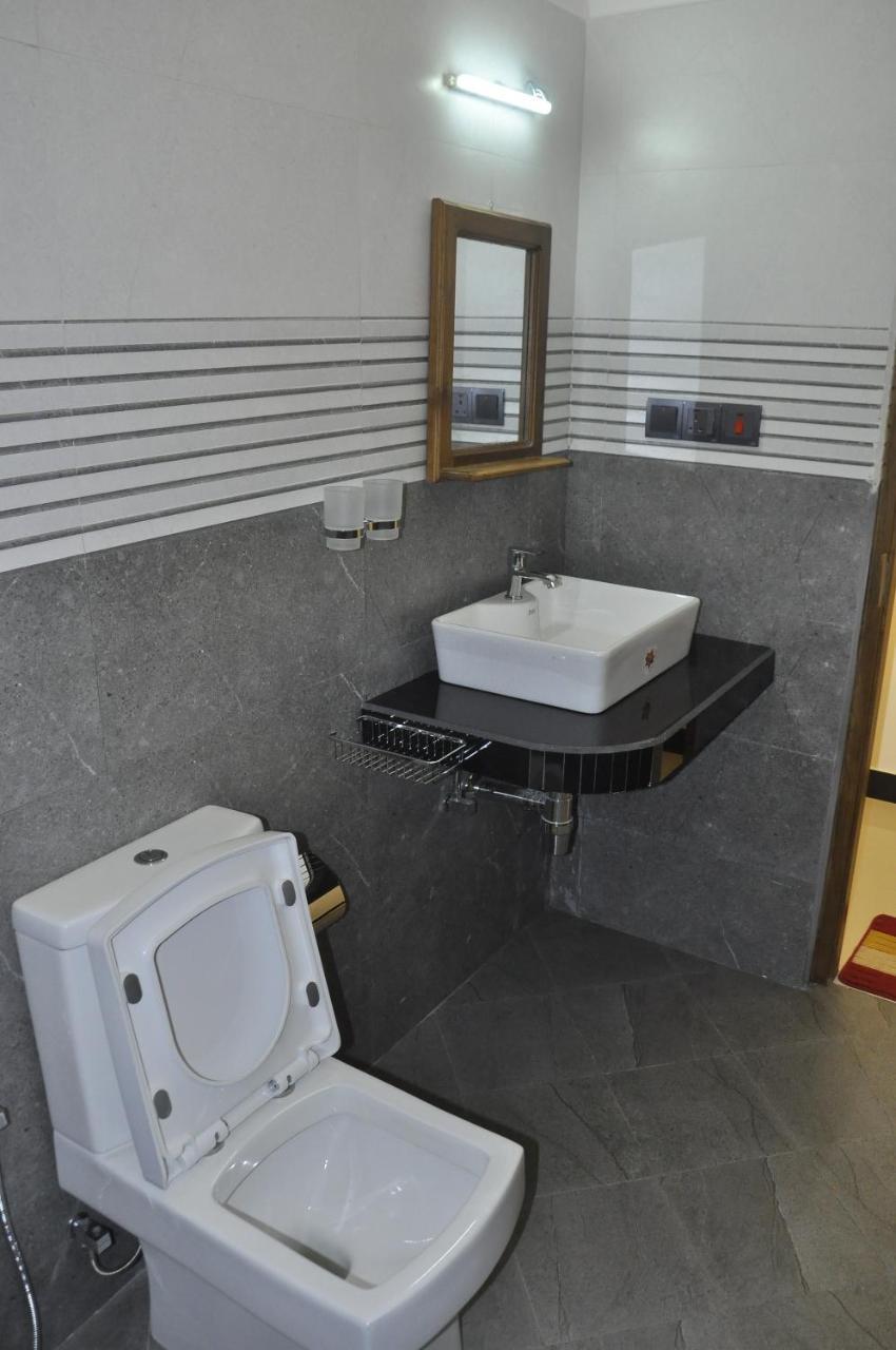 Bed and Breakfast Maduranga N Guest Mirissa Esterno foto