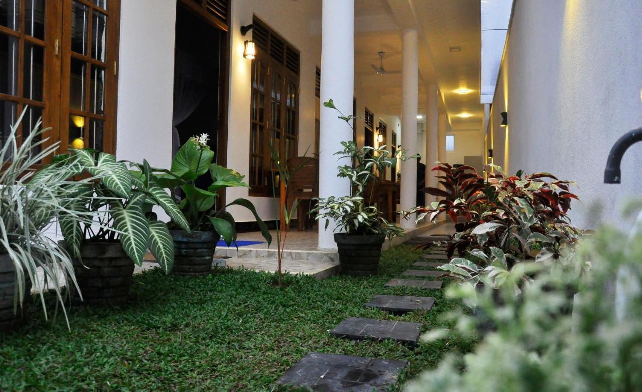 Bed and Breakfast Maduranga N Guest Mirissa Esterno foto