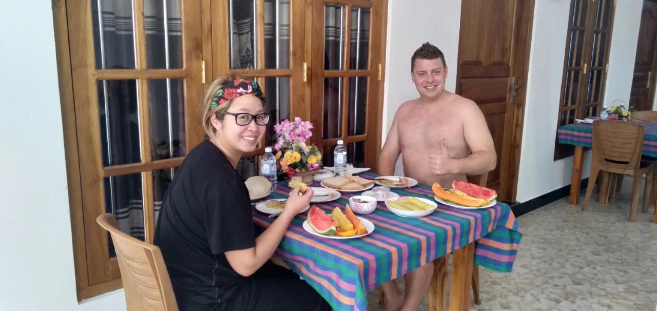 Bed and Breakfast Maduranga N Guest Mirissa Esterno foto