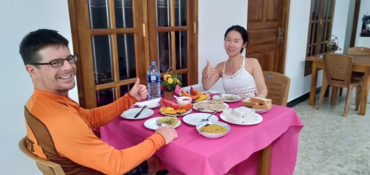 Bed and Breakfast Maduranga N Guest Mirissa Esterno foto