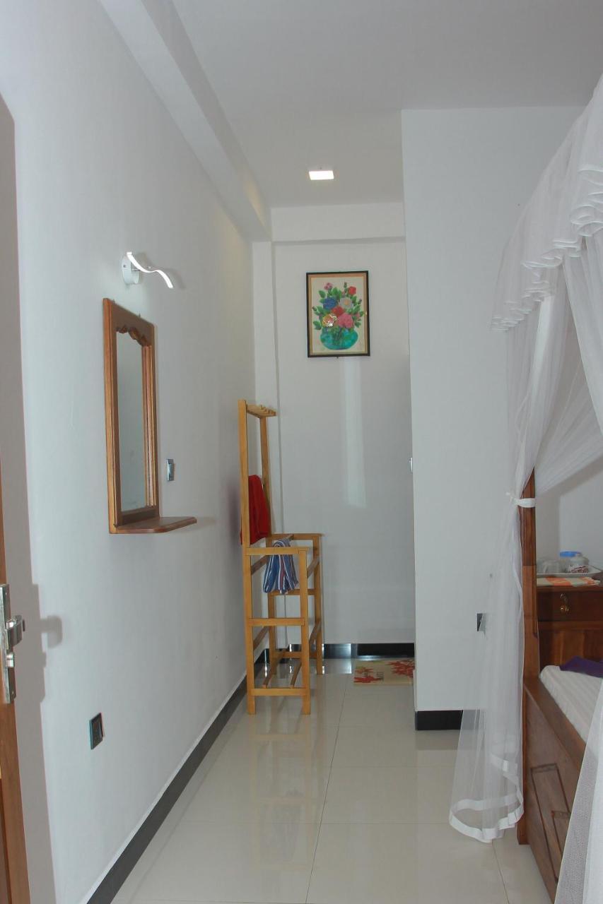 Bed and Breakfast Maduranga N Guest Mirissa Esterno foto
