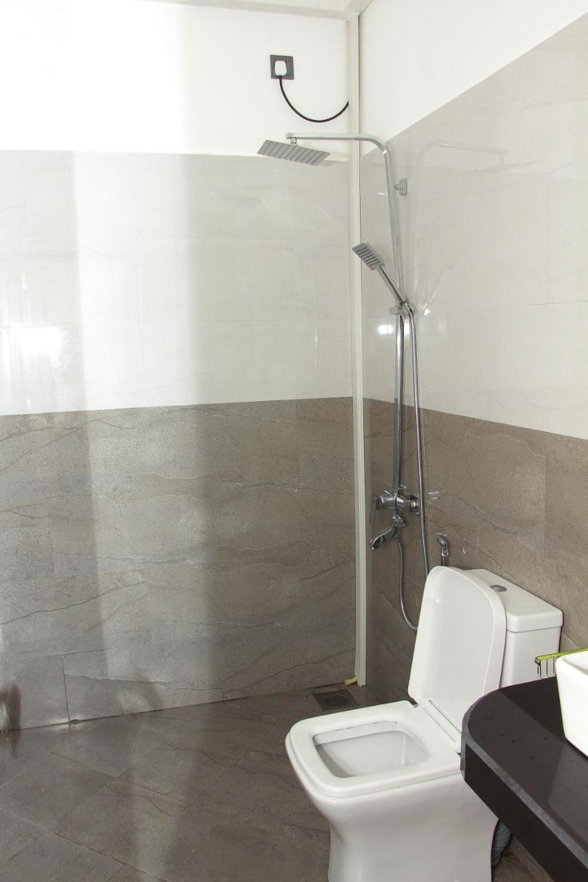 Bed and Breakfast Maduranga N Guest Mirissa Esterno foto