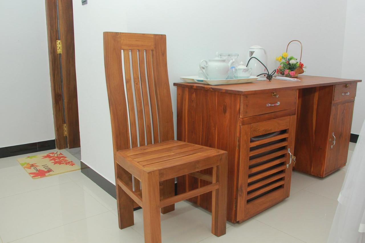 Bed and Breakfast Maduranga N Guest Mirissa Esterno foto
